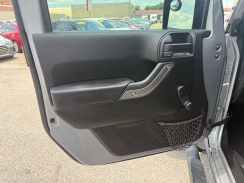 Used 2017 Jeep Wrangler Unlimited Sport w/ Connectivity Group AWD/4WD image 12
