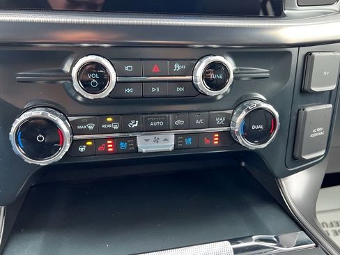 Used 2025 Ford F150 Lariat w/ Equipment Group 501A Mid image 25