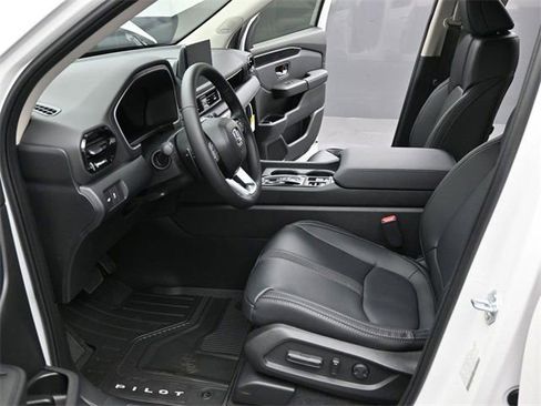 New 2025 Honda Pilot Touring image 21