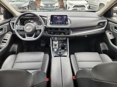 Certified 2024 Nissan Rogue SV w/ SV Premium Package AWD/4WD image 8
