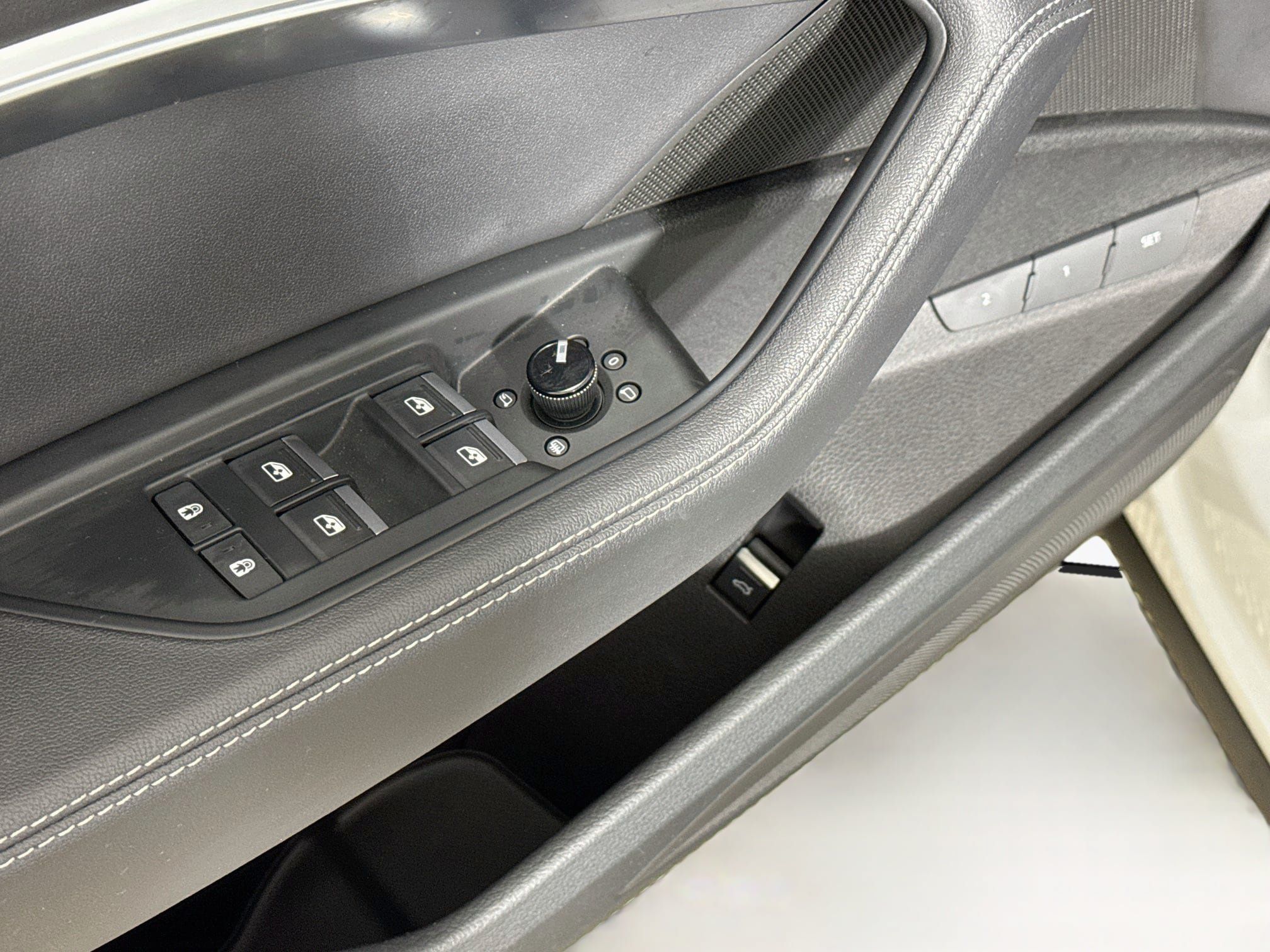 Used 2024 Audi Q8 e-tron Premium AWD/4WD image 21