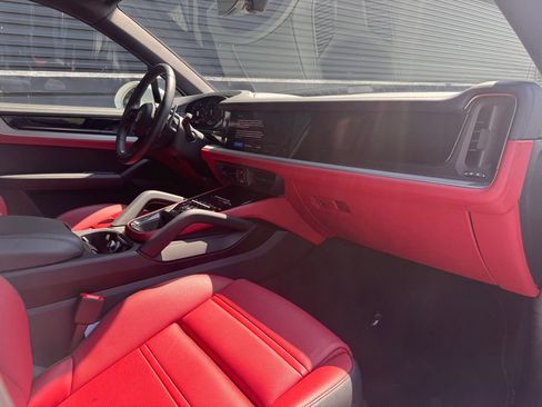 Certified 2026 Porsche Cayenne AWD/4WD image 16