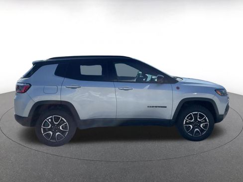 Used 2025 Jeep Compass Trailhawk image 16