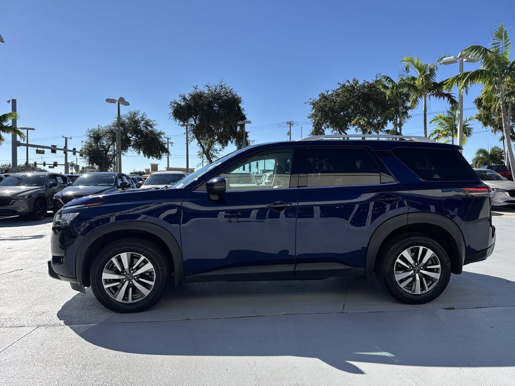 Used 2022 Nissan Pathfinder SL w/ SL Black Package AWD/4WD image 27