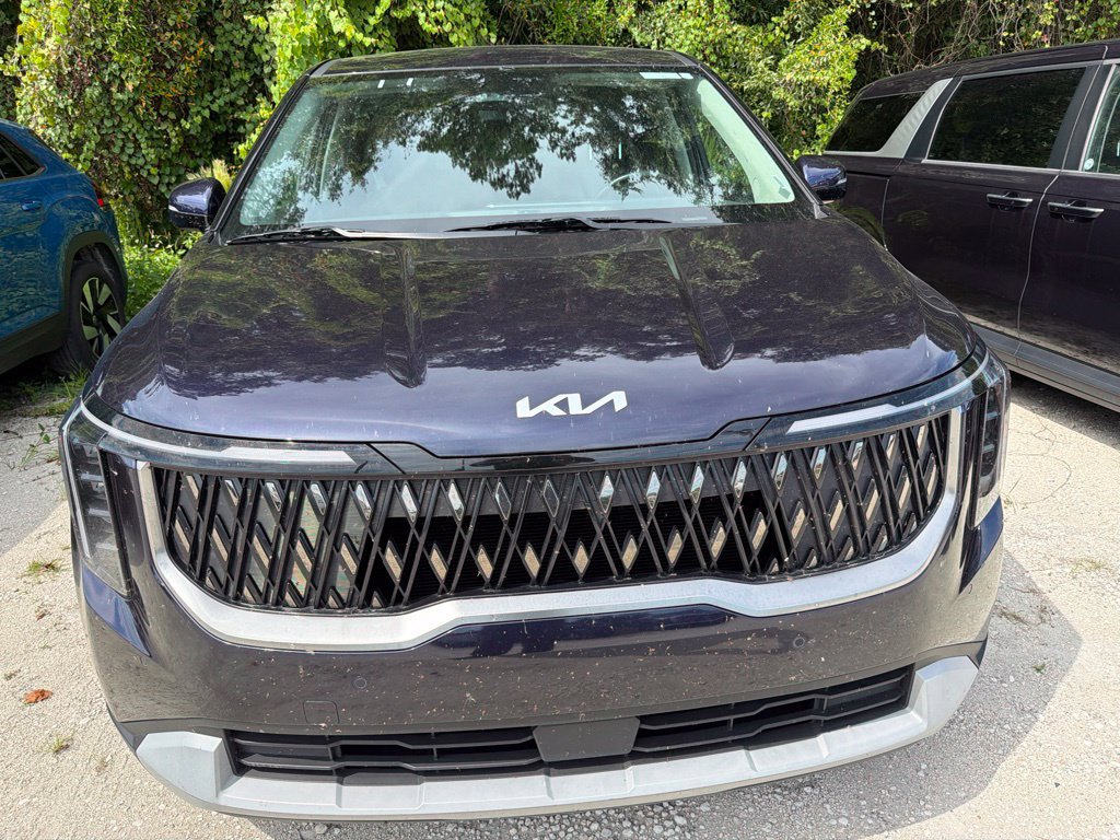 Used 2025 Kia Carnival FWD image 3