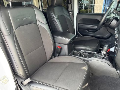 Used 2023 Jeep Wrangler Unlimited Sport AWD/4WD image 20