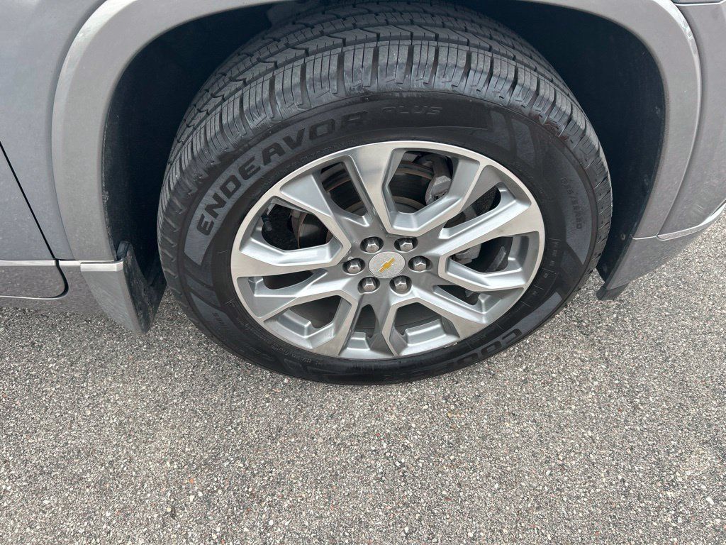 Used 2018 Chevrolet Traverse Premier w/ Driver Confidence II Package FWD image 17