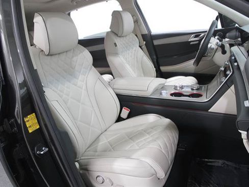 Certified 2025 Genesis GV80 3.5T Prestige AWD/4WD image 17
