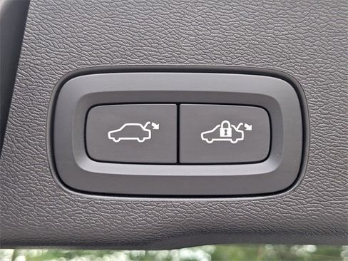 New 2025 Volvo XC60 B5 Plus w/ Protection Package Premier image 14