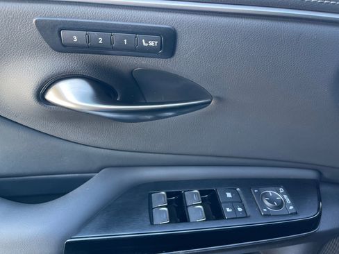 Used 2025 Lexus ES 350 w/ Premium Package image 18