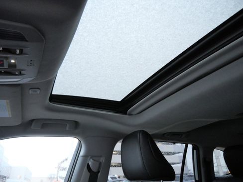 Used 2023 Toyota Highlander Limited image 34