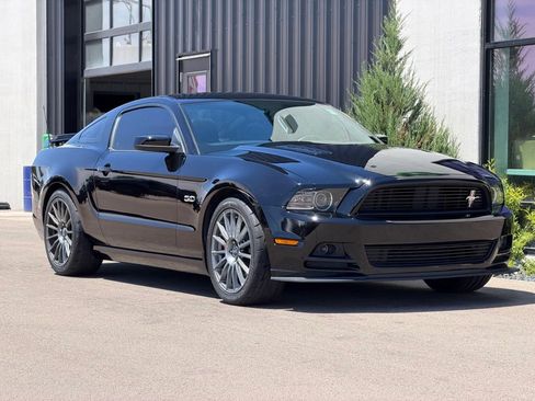 Used 2013 Ford Mustang GT Premium w/ Electronics Pkg RWD image 4