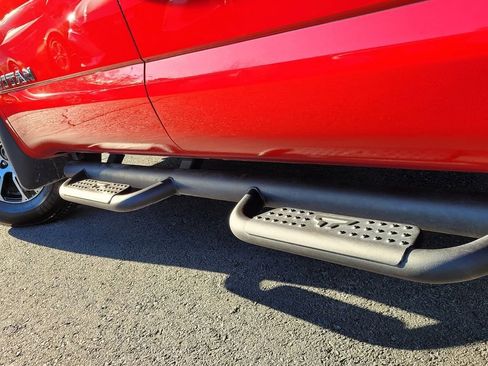 Used 2024 Nissan Titan SV w/ SV Convenience Package image 17