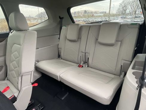 Certified 2025 Volkswagen Atlas SE w/ Panoramic Sunroof Package image 13