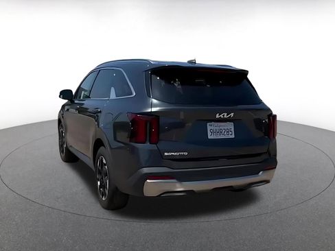 Used 2024 Kia Sorento S FWD image 10