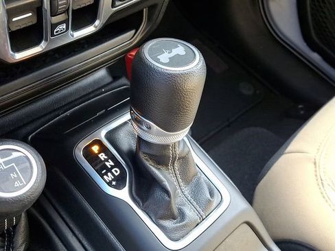 Used 2021 Jeep Wrangler Unlimited Sahara w/ Uconnect 4C Nav & Sound Group image 14