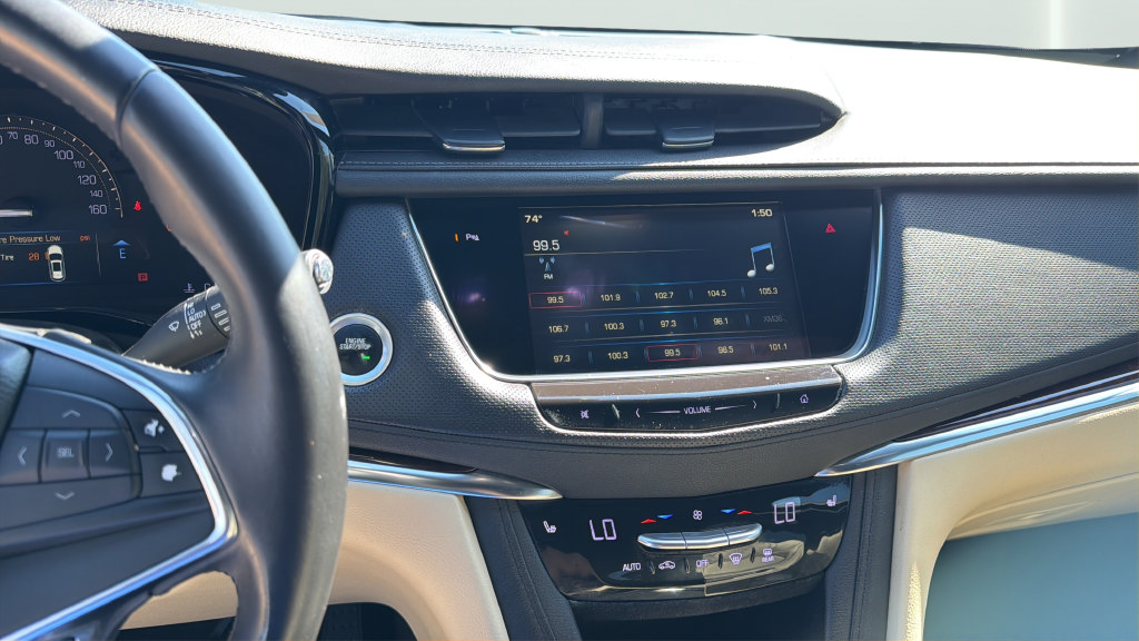 Used 2017 Cadillac XT5 Luxury w/ Driver Awareness Package FWD image 15