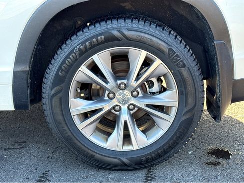 Used 2015 Toyota Highlander XLE image 7