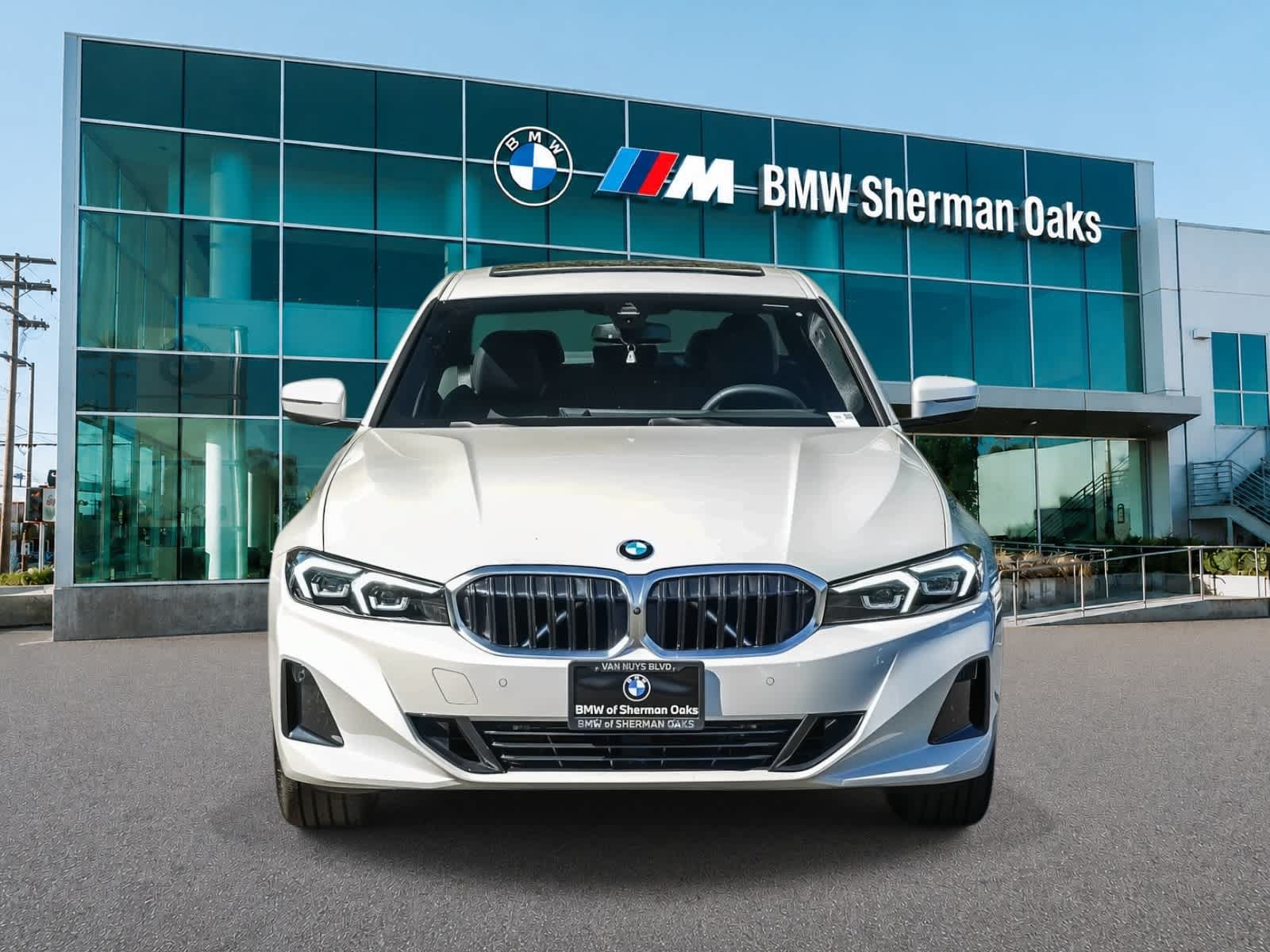 Used 2026 BMW 330i Sedan w/ Convenience Package RWD image 2