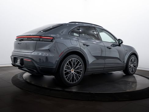 New 2026 Porsche Macan 4 Electric AWD/4WD image 7