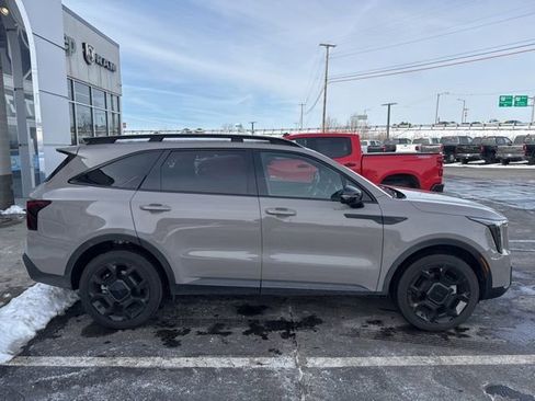 Certified 2025 Kia Sorento SX Prestige w/ Olive Brown Leather Package image 4