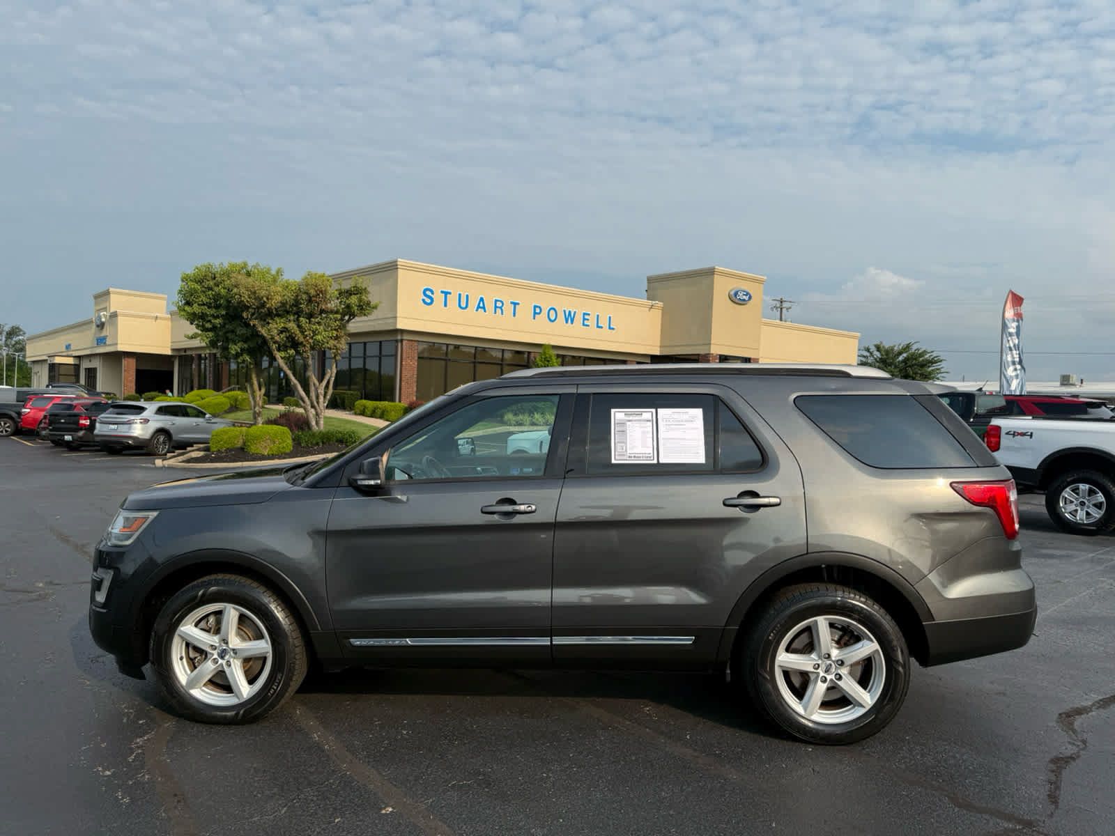Used 2017 Ford Explorer XLT AWD/4WD image 26