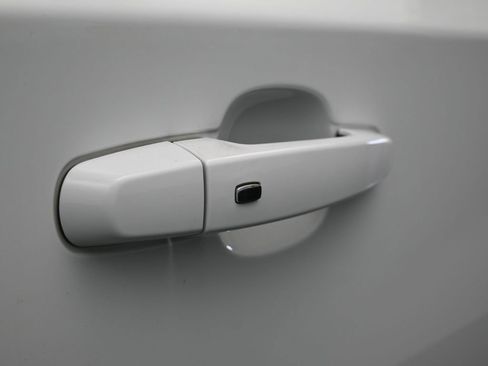 Used 2023 Chevrolet Traverse LT image 41