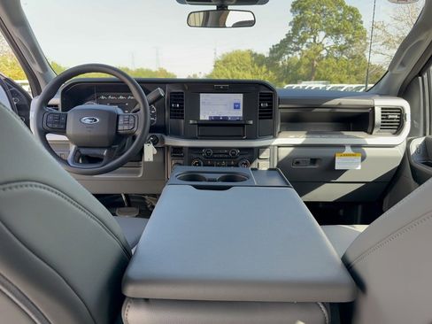 New 2025 Ford F450 XL w/ XL Chrome Package image 27