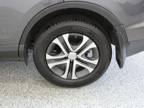 Used 2016 Toyota RAV4 LE AWD/4WD image 10