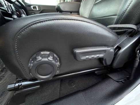 Used 2023 Jeep Wrangler Unlimited Sahara AWD/4WD image 26