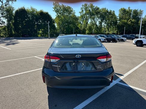 Used 2025 Toyota Corolla LE AWD/4WD image 6