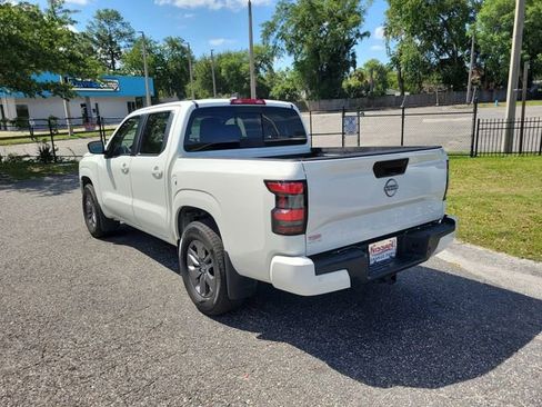 Used 2025 Nissan Frontier SV w/ SV Convenience Package RWD image 3