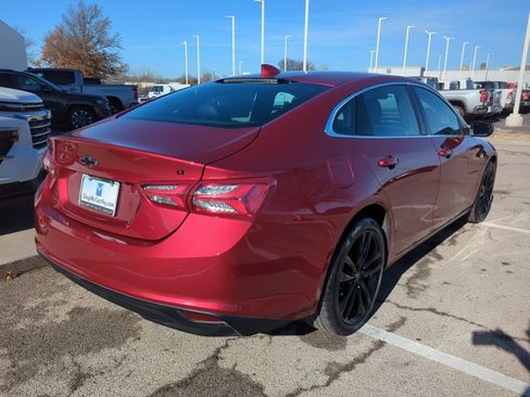 Used 2021 Chevrolet Malibu LT w/ Leather Package image 5