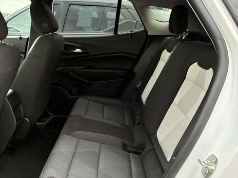 Used 2024 Chevrolet Trax LS w/ LS Convenience Package image 8