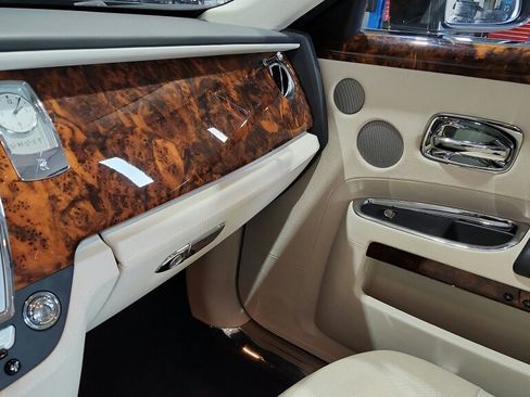 Used 2013 Rolls-Royce Ghost RWD image 36