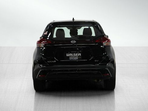 Used 2023 Nissan Kicks SV image 4