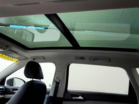 Used 2022 Volkswagen Taos SEL w/ Panoramic Sunroof Package AWD/4WD image 22