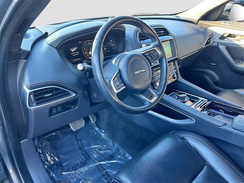 Used 2019 Jaguar F-PACE S image 8