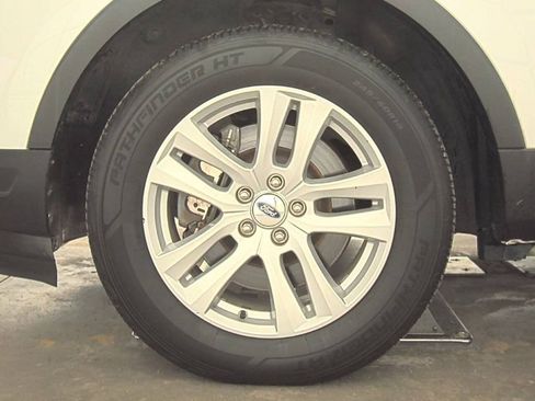 Used 2018 Ford Explorer XLT w/ Equipment Group 202A AWD/4WD image 7