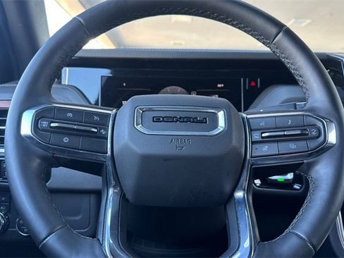 Used 2025 GMC Yukon Denali image 24