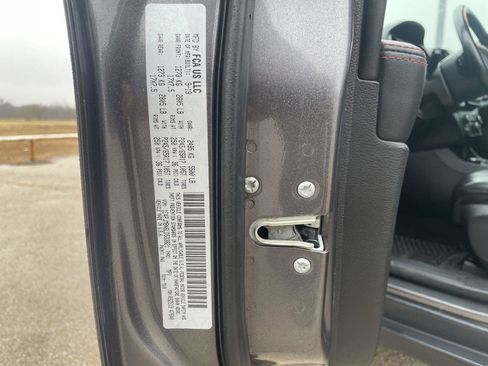 Used 2020 Jeep Cherokee Trailhawk w/ Cold Weather Group image 38