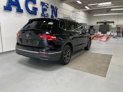 Used 2023 Volkswagen Tiguan SE FWD image 4