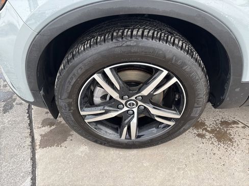 Certified 2025 Volvo XC40 B5 Core image 11