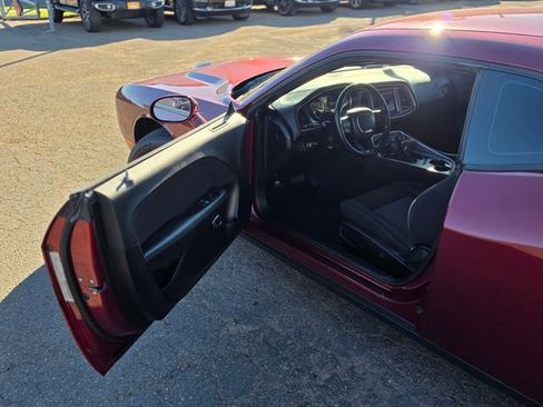 Used 2020 Dodge Challenger SXT image 34
