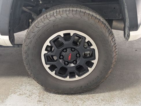 Used 2024 Toyota Tacoma TRD Off-Road AWD/4WD image 27