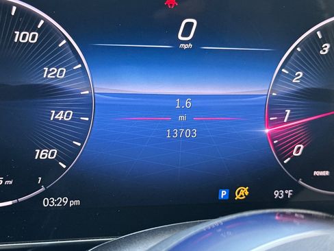 Used 2024 Mercedes-Benz GLC 300 4MATIC image 23
