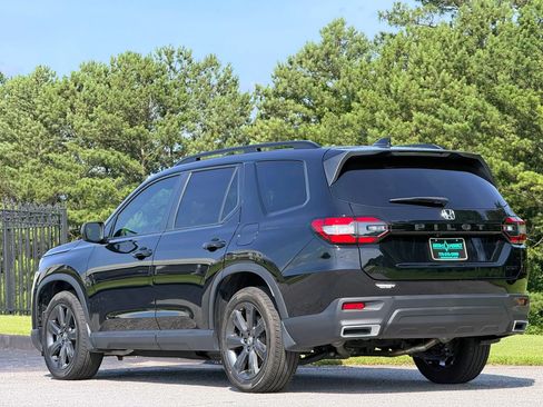 Used 2025 Honda Pilot Sport image 8