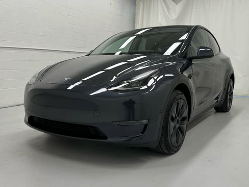 Used 2024 Tesla Model Y Long Range image 4