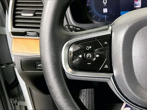 Used 2024 Volvo XC90 B6 Plus image 18