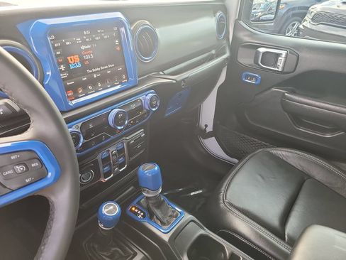 Used 2023 Jeep Gladiator Sport AWD/4WD image 21